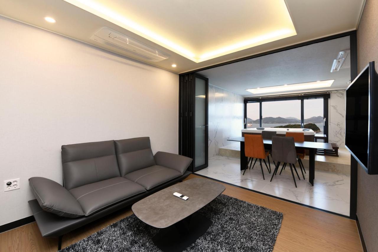 Utop Marina Hotel&Resort Yeosu Esterno foto