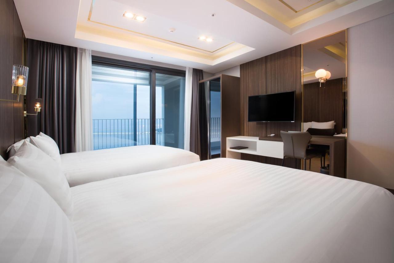 Utop Marina Hotel&Resort Yeosu Esterno foto