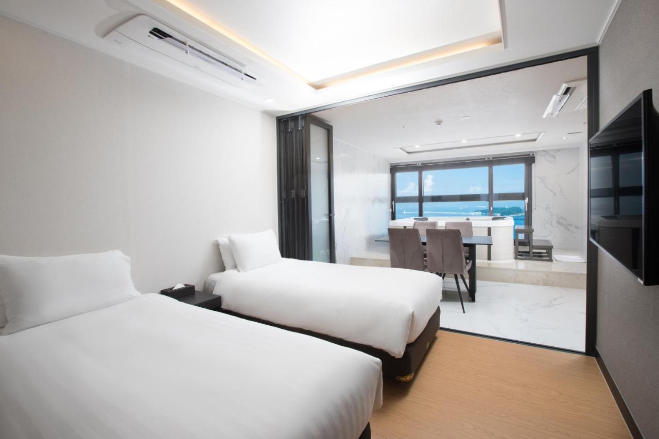 Utop Marina Hotel&Resort Yeosu Esterno foto