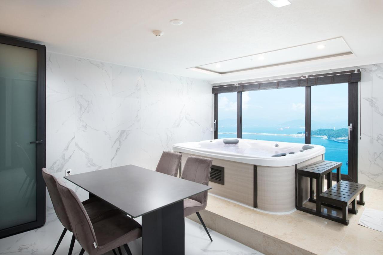Utop Marina Hotel&Resort Yeosu Esterno foto